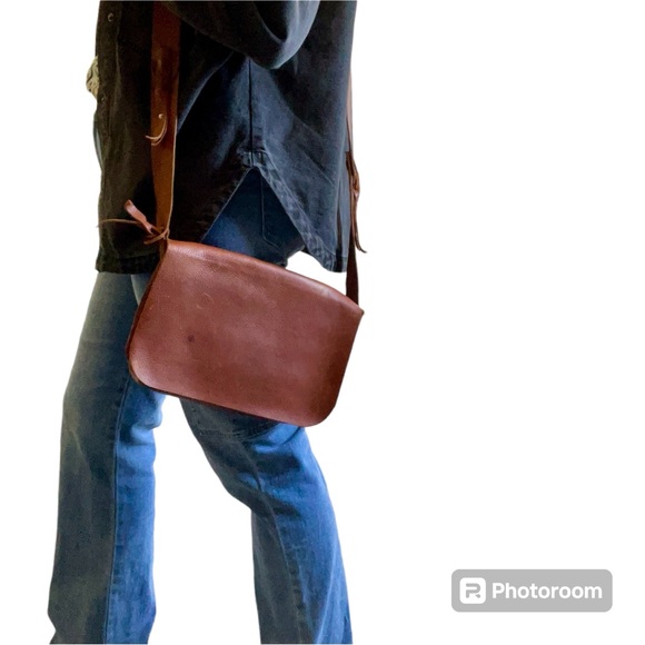 Handmade Leather Purse with Shoulder Strap - Picture 3 of 15